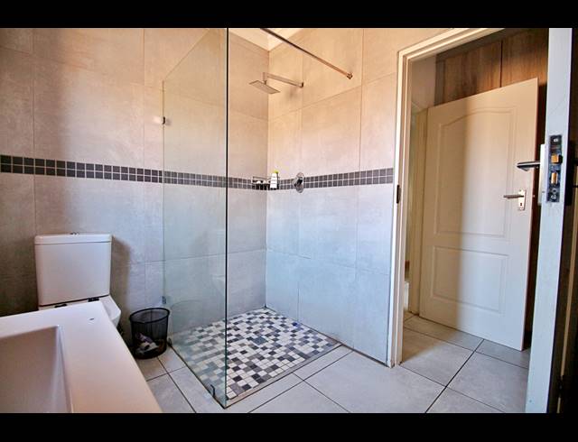 3 BEDROOM SECTIONAL TITLE FOR SALE IN POMONA